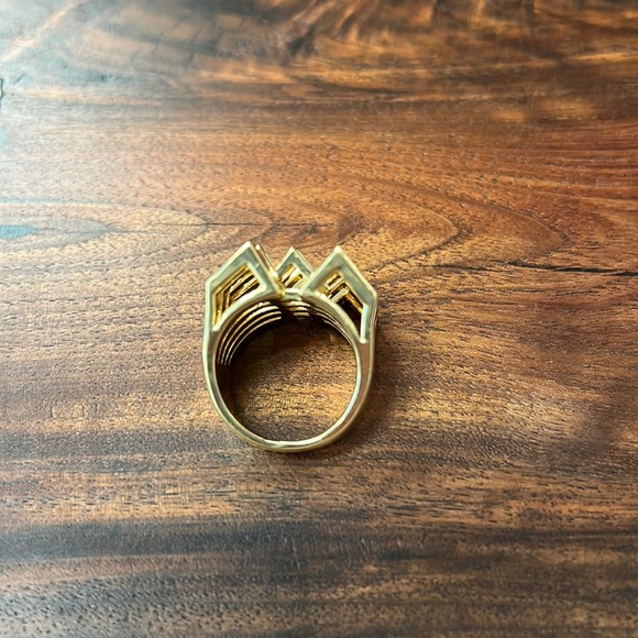 nOir statement ring. - Picture 5 of 9